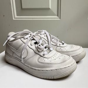 WHITE NIKE AIR FORCE 1